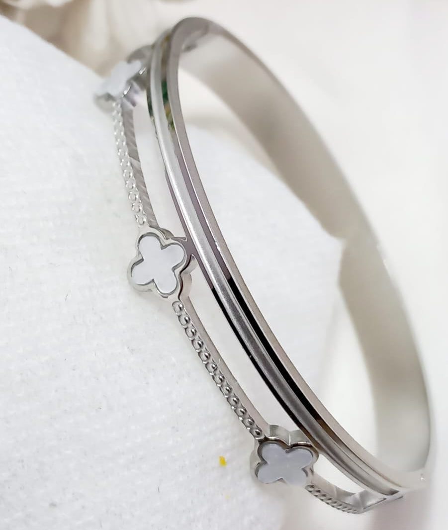 Clover Leaf Bracelet