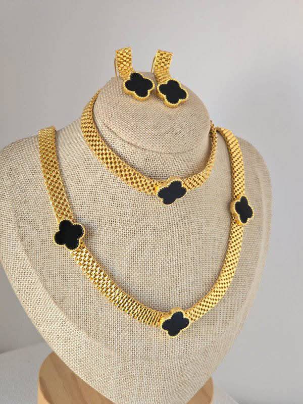 Clover Leaf Set Of Necklace, Earrings & Bracelet