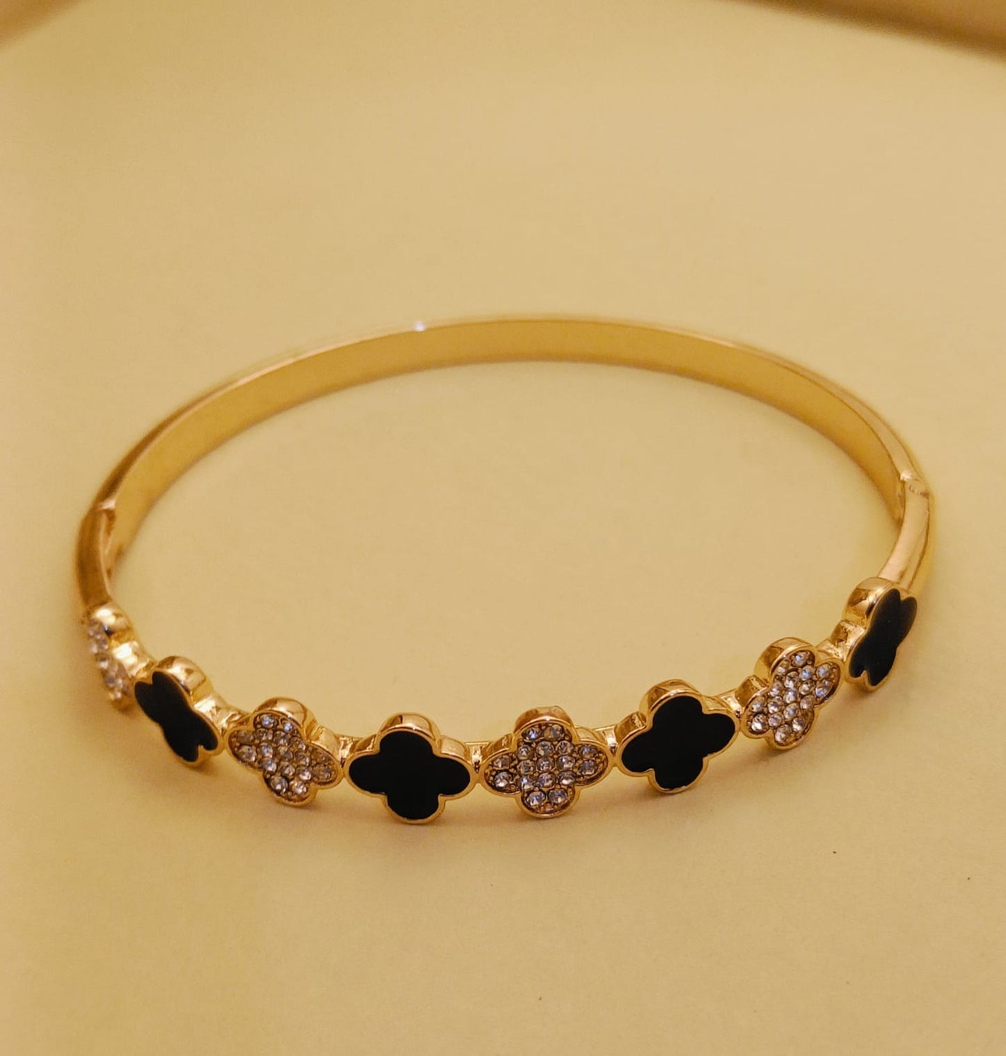 Minimalist Black Clover Rhinestone Lucky Flower Bracelet